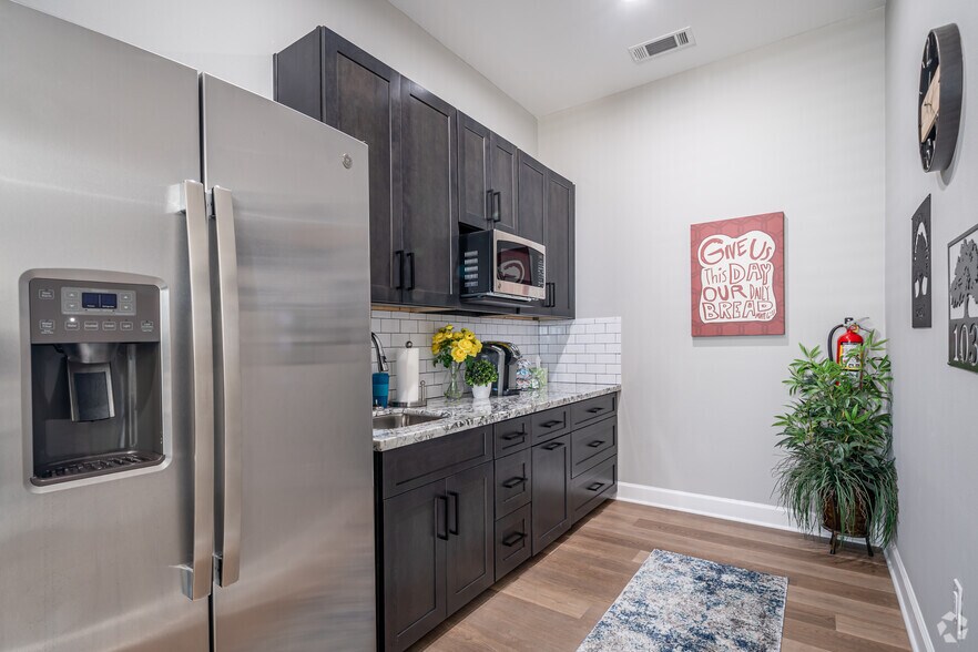 More Photos Of 2035 N. Mason Road, Katy Medical For Sale