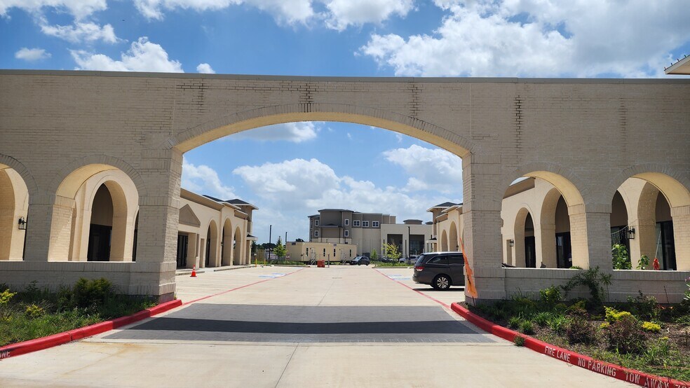 More Photos Of 5518 Queenston Blvd, Houston General Retail For Lease