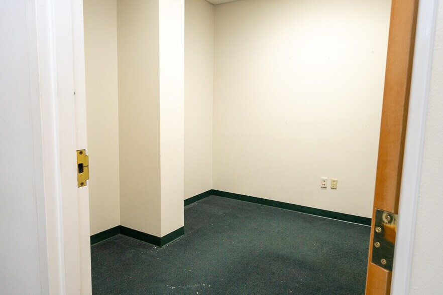 More Photos Of 195 Thomas Johnson Dr, Frederick Medical For Lease