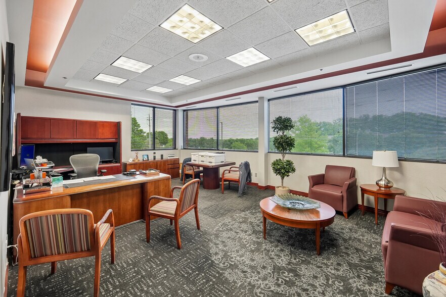 More Photos Of 1250 NW 142nd St, Clive Office For Lease
