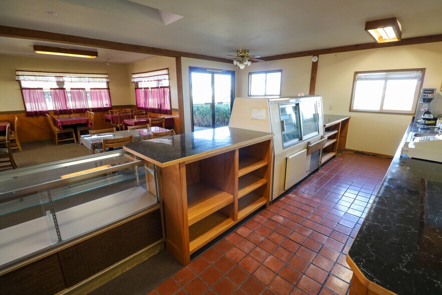 More Photos Of 1455 Oregon, Bandon Restaurant For Sale