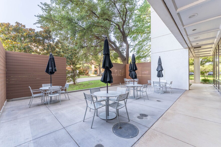 More Photos Of 4835 Lyndon B Johnson Fwy, Dallas Office For Lease