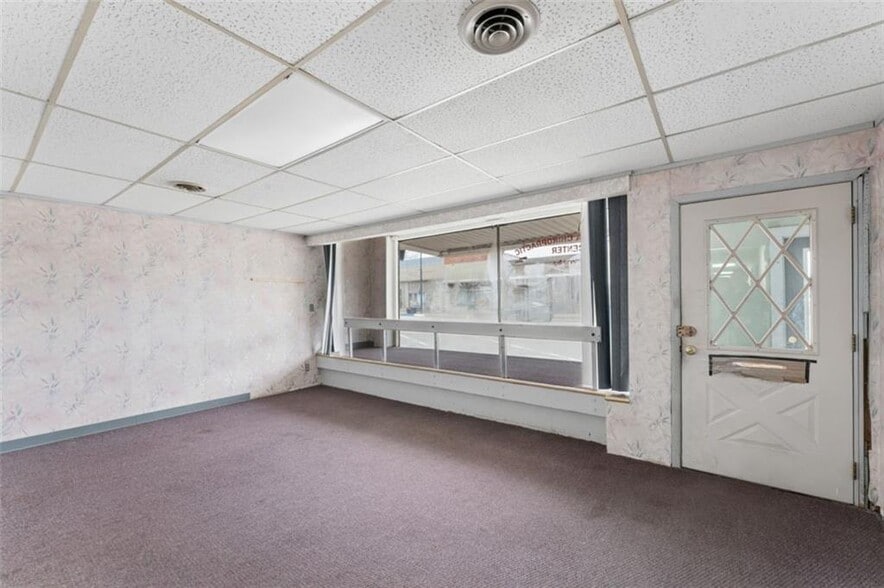More Photos Of 723 S Main St, Concordia Storefront Retail Office For Sale