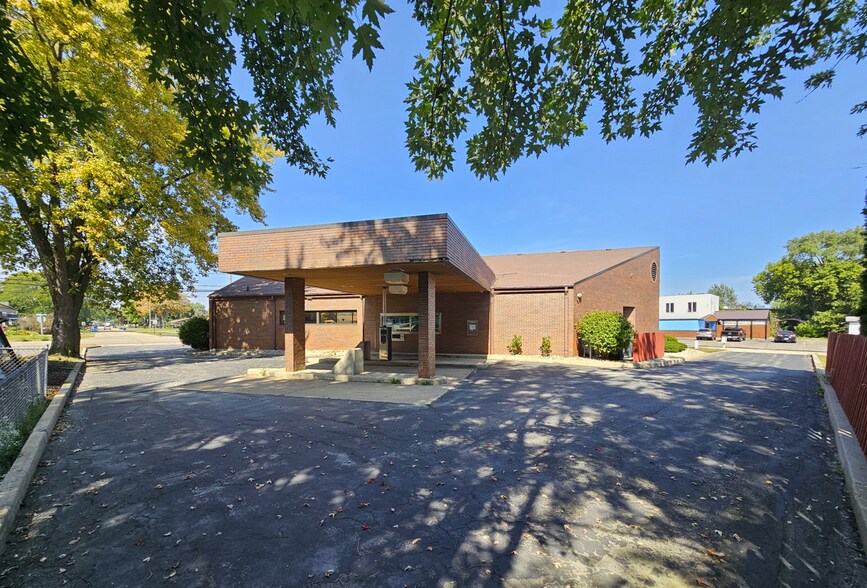 More Photos Of 1093 Appleton Rd, Menasha Office For Sale