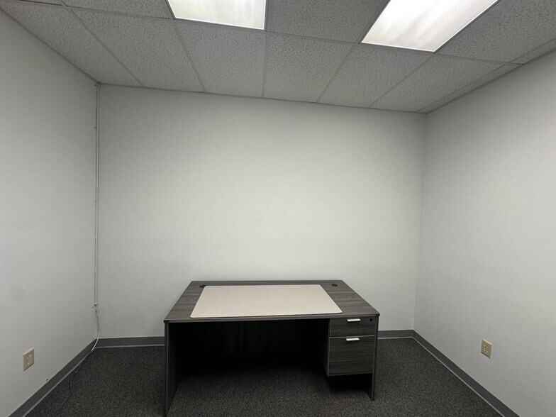 More Photos Of 14200-14280 Carlson Cir, Tampa Light Distribution For Lease
