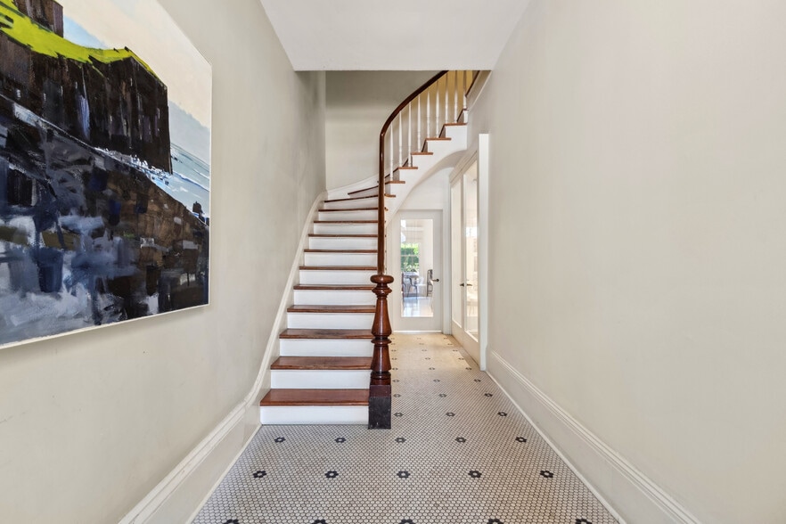 More Photos Of 2200 Prytania St, New Orleans Loft Creative Space For Sale