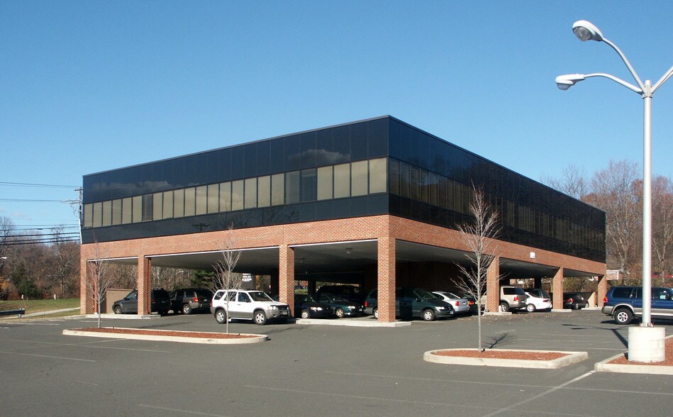 More Photos Of 109 Newtown Rd, Danbury Medical For Lease