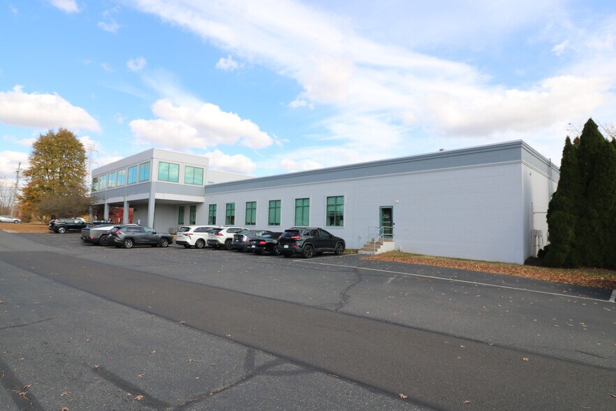 More Photos Of 826 Newtown Yardley Rd, Newtown Office For Sale