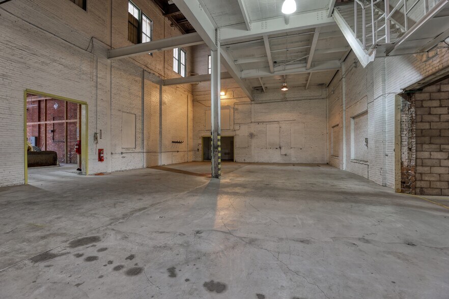 More Photos Of 1457 Coffeen, Sheridan Warehouse For Sale