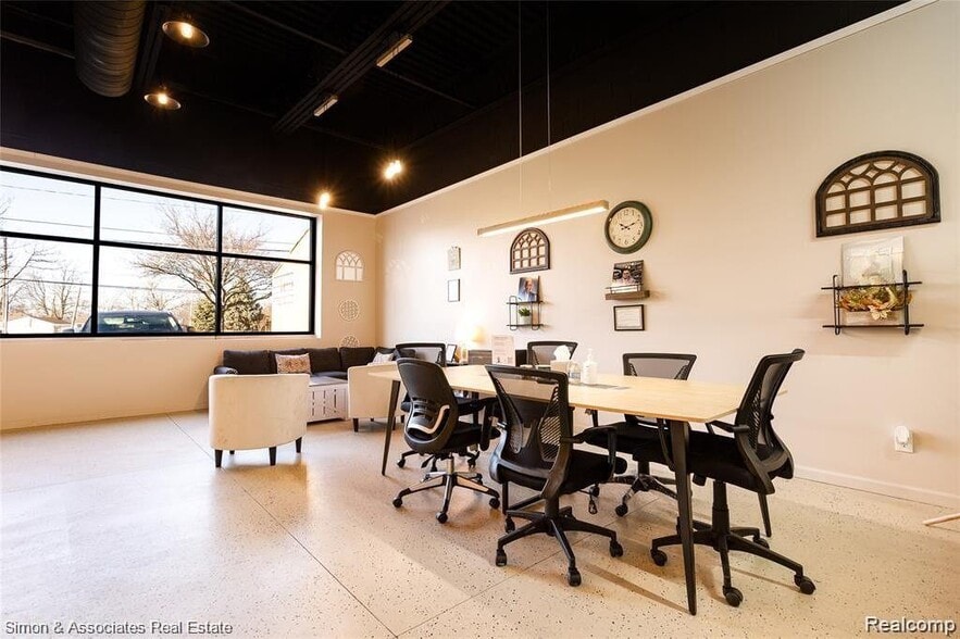 More Photos Of 3065 Oakwood Blvd, Melvindale Loft Creative Space For Lease