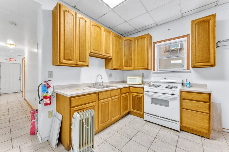 More Photos Of 3807 Pacific Ave, Wildwood Office Residential For Sale