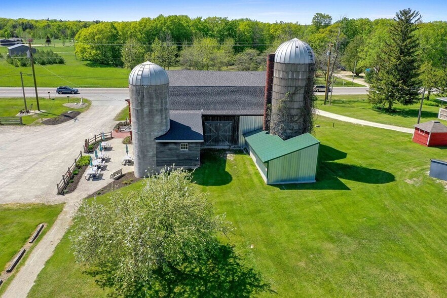 More Photos Of 6216 WI-42, Egg Harbor General Retail For Sale