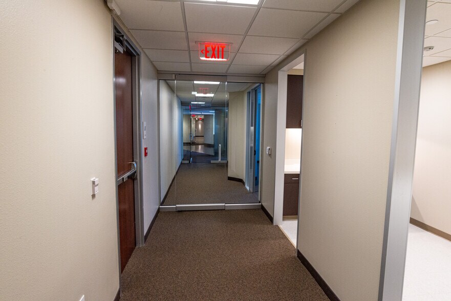 More Photos Of 1600 N Redbud Blvd, McKinney Office For Sale