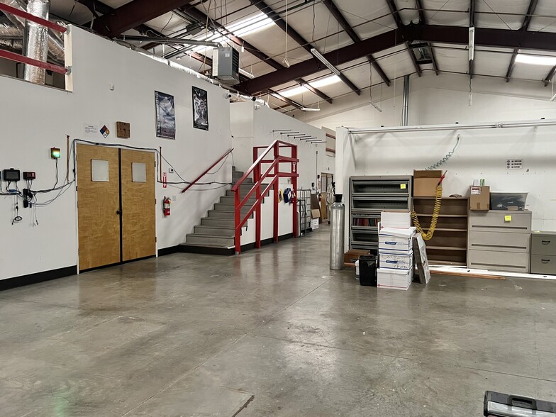 More Photos Of 2482 Progress Dr, Redding Manufacturing For Sale