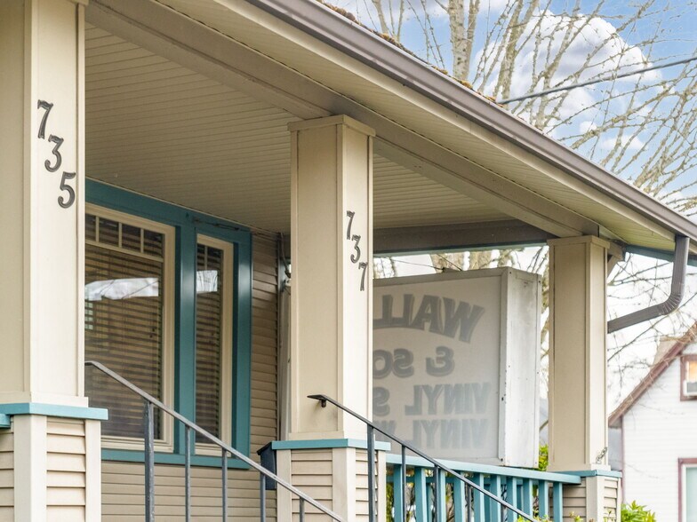 More Photos Of 737 NW Adams St, Mcminnville Office For Sale