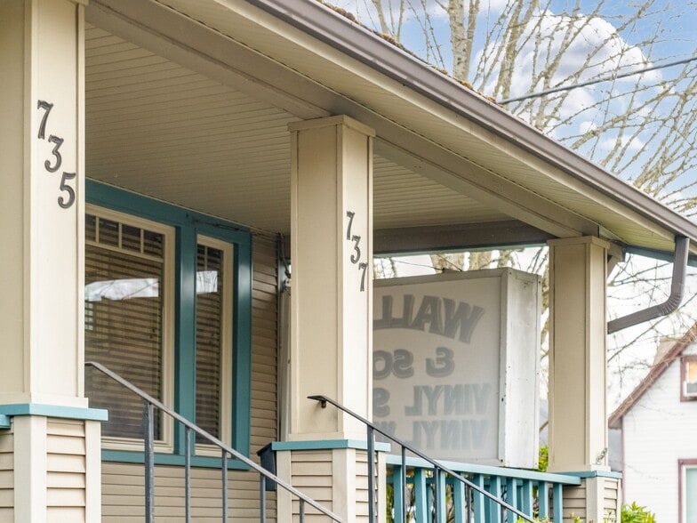 More Photos Of 737 NW Adams St, McMinnville Office For Sale