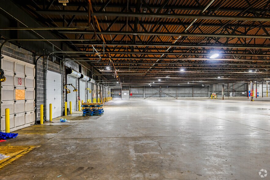 More Photos Of 1000 N South Rd, Scranton Warehouse For Lease