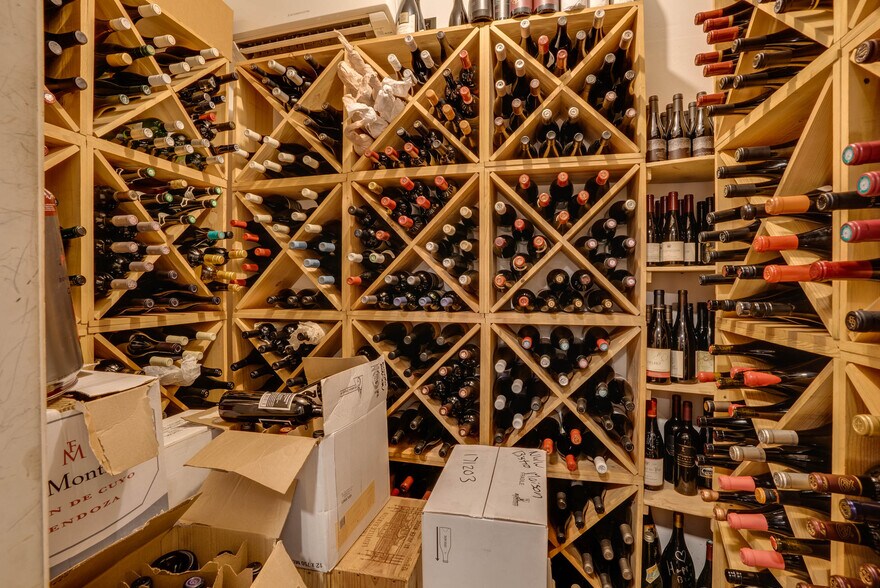 More Photos Of 729 NE 3rd St, Mcminnville Restaurant For Sale