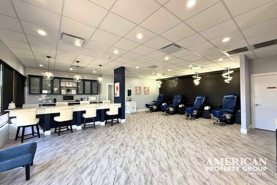 More Photos Of 2345 Bee Ridge Rd, Sarasota Storefront Retail Office For Sale