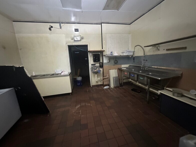 More Photos Of 3145 N Watkins St, Memphis General Retail For Sale