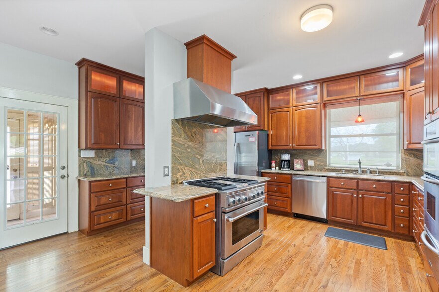 More Photos Of 53447 Highway 290, Hempstead Specialty For Sale