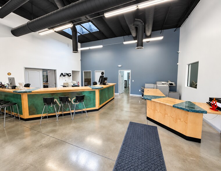More Photos Of 244 E Avenue K10, Lancaster Showroom For Lease