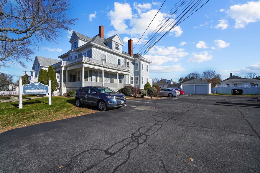 More Photos Of 1536 Cranston St, Cranston Medical For Lease