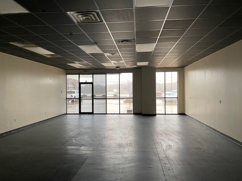 More Photos Of 3466 McCullough Blvd, Belden Storefront For Lease