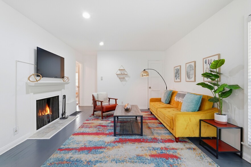 More Photos Of 521 Venice Way, Venice Apartments For Sale