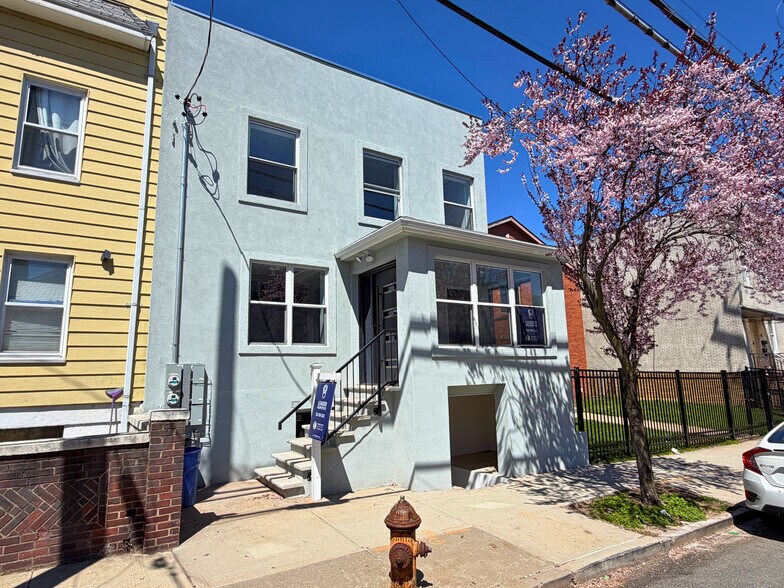 Primary Photo Of 189 Saint Marys Ave, Staten Island Apartments For Sale