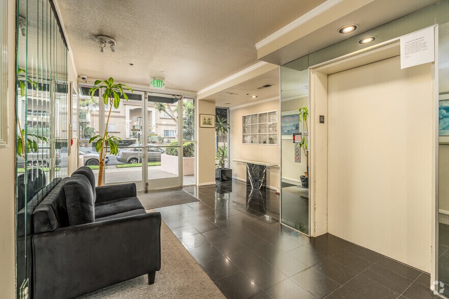 More Photos Of 10621 Valley Spring Ln, North Hollywood Apartments For Sale