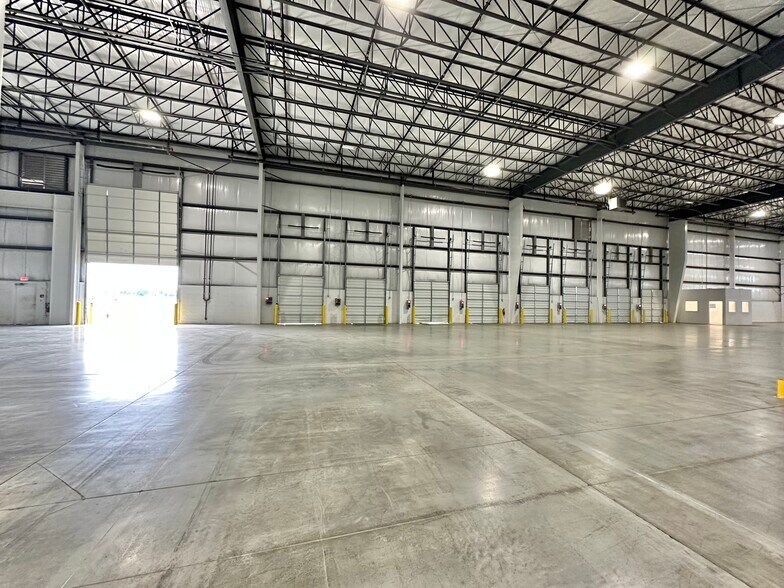 More Photos Of 1521 Mountain Rd, Andersonville Distribution For Lease