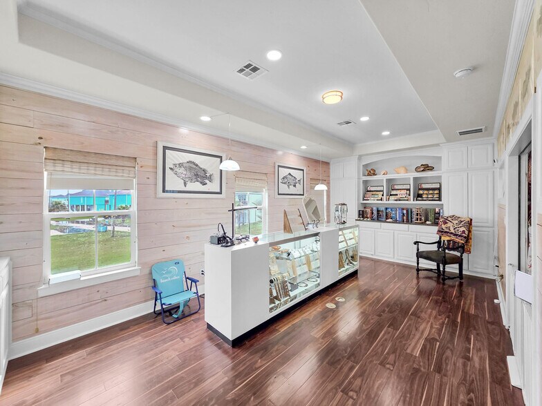 More Photos Of 970 Surfside, Crystal Beach General Retail For Sale