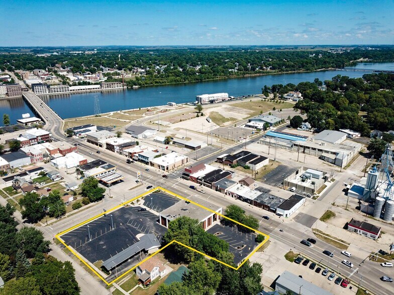 More Photos Of 300 First Ave, Rock Falls Bank For Lease