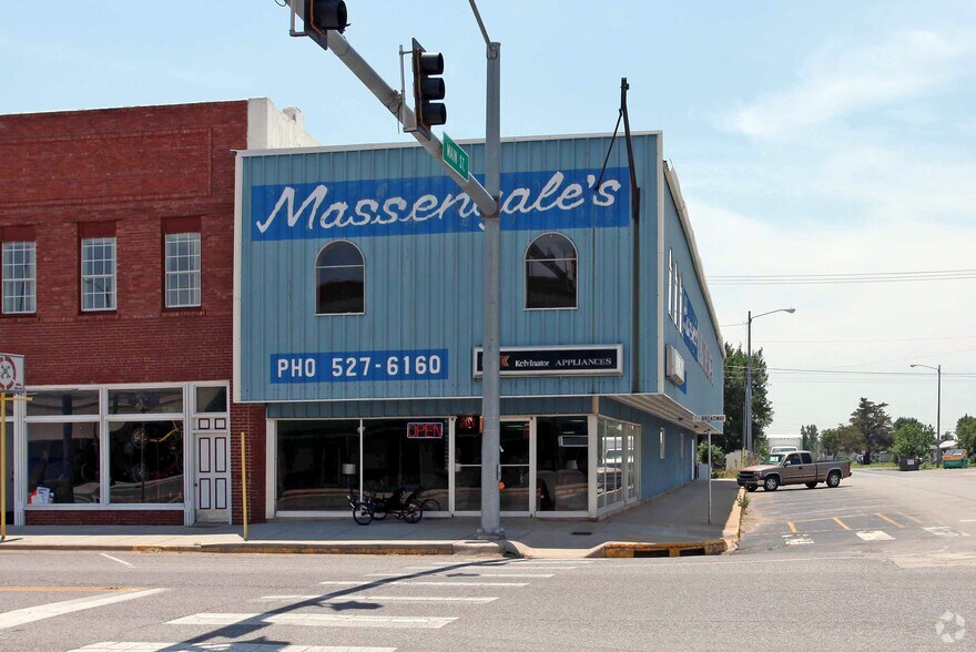 Primary Photo Of 100 E Broadway St, Lexington Storefront For Sale