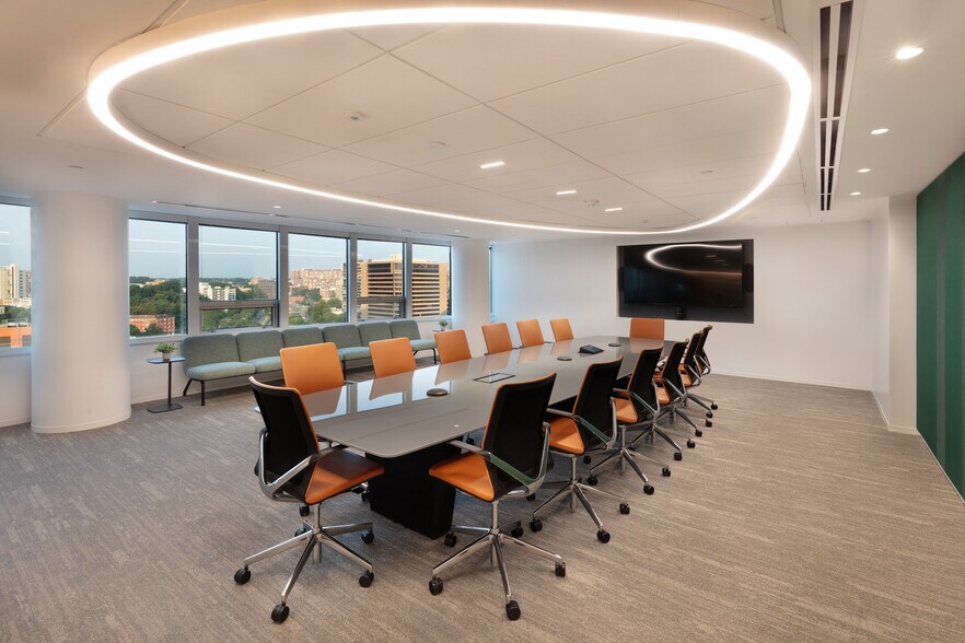 More Photos Of 1100 Wilson Blvd, Arlington Office For Lease