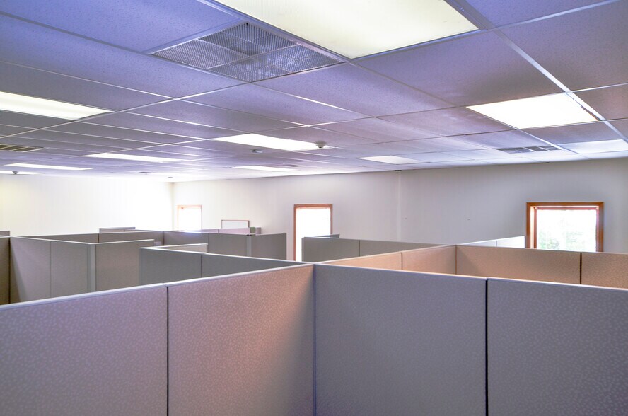 More Photos Of 1145 N Sunrise Greetings Ct, Bloomington Office For Sale