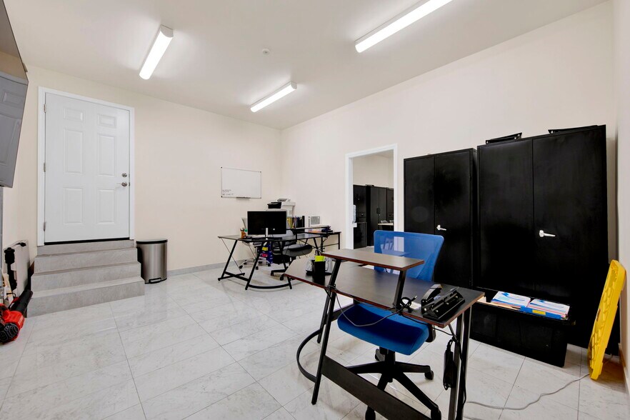 More Photos Of 7831 Foothill Blvd, Sunland Storefront Retail Office For Sale