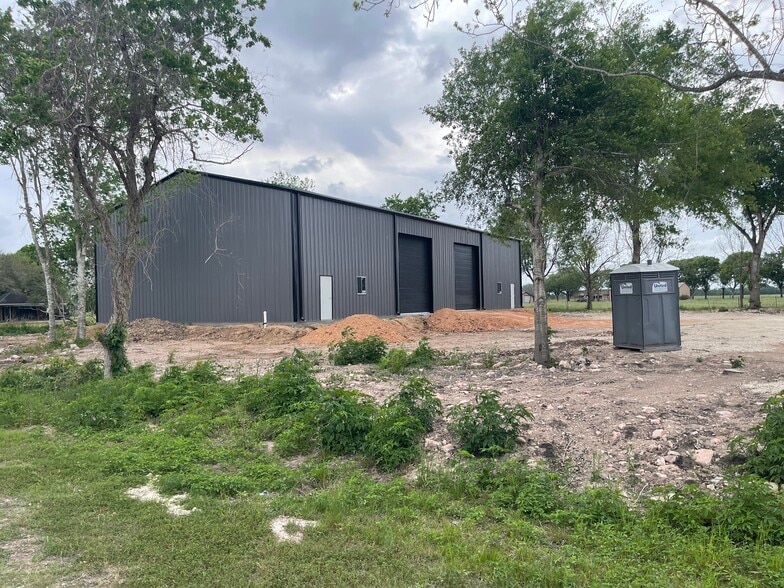 More Photos Of 1212 Cottonwood Church Rd, Rosenberg Warehouse For Lease