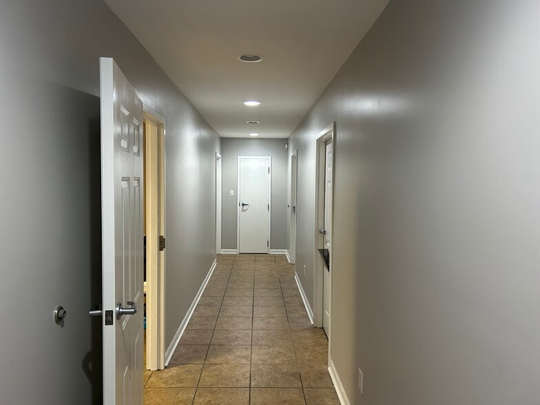 More Photos Of 2425 Cragmore Rd, Winston-Salem Warehouse For Lease