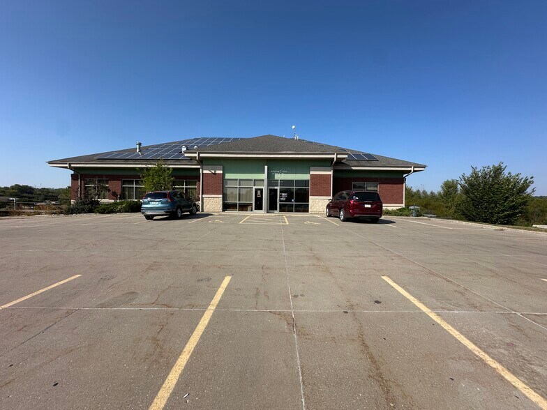 More Photos Of 3030 Northgate Dr, Iowa City Office For Lease