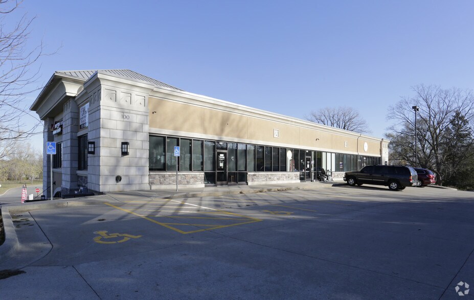 More Photos Of 100 E Kansas St, Lansing Storefront Retail Office For Lease