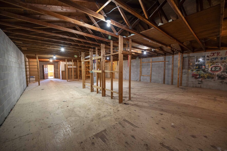 More Photos Of 659 N Main St, Woodstock Mixed Retail For Sale
