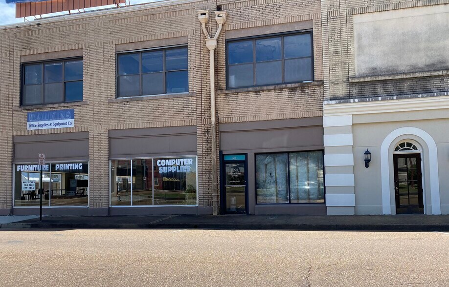 More Photos Of 305 W Market St, Greenwood Office Residential For Sale