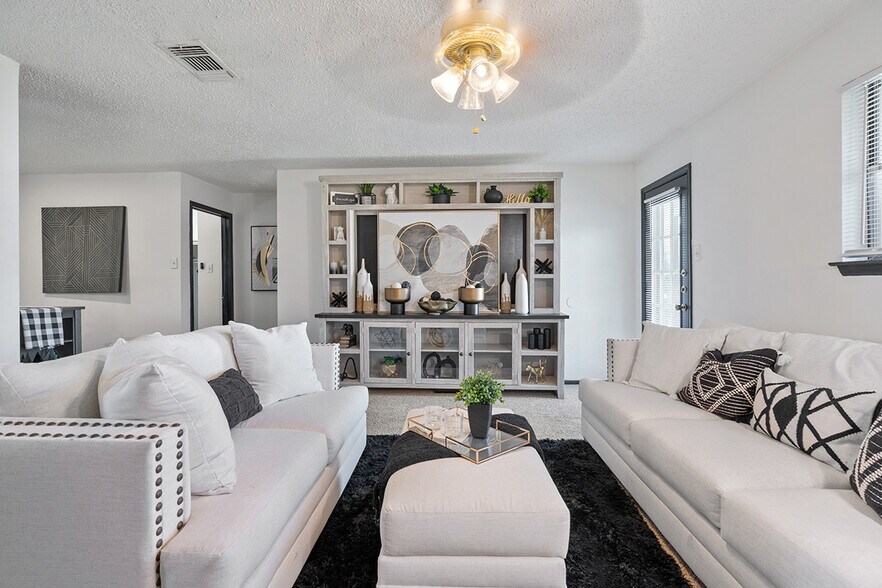 More Photos Of 7302 University Row, San Antonio Apartments For Sale