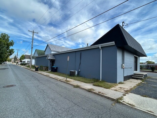 More Photos Of 141 S DuPont Blvd, Smyrna General Retail For Sale