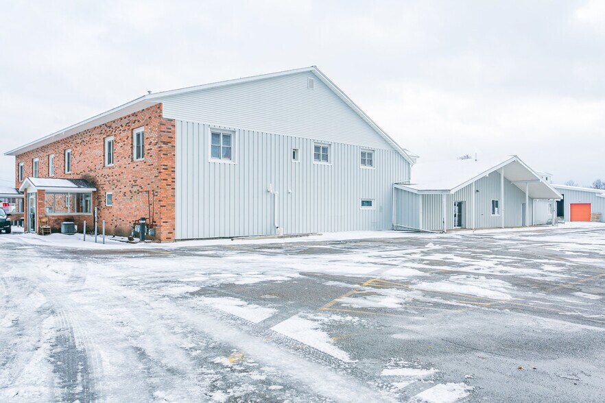 More Photos Of 2926 Main St, Caledonia Self Storage For Lease