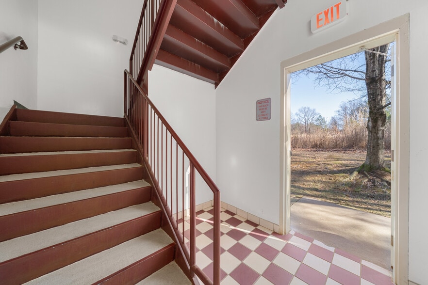 More Photos Of 240 Mitchelle Dr, Hendersonville Hotel For Sale