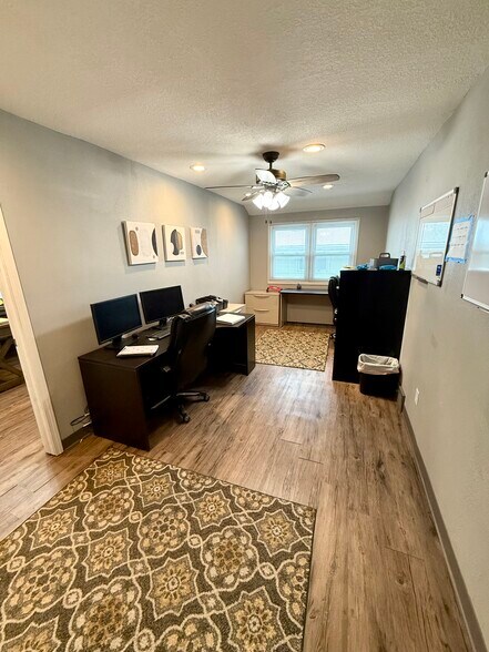 More Photos Of 3810 66th St, Urbandale Office Residential For Sale