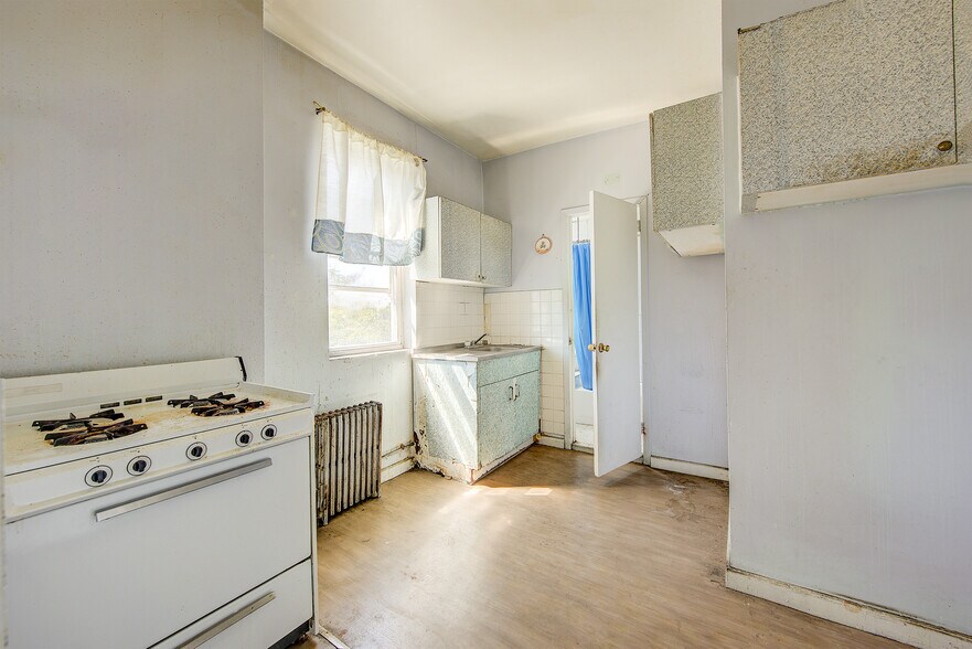 More Photos Of 1701 Gates Ave, Ridgewood Apartments For Sale
